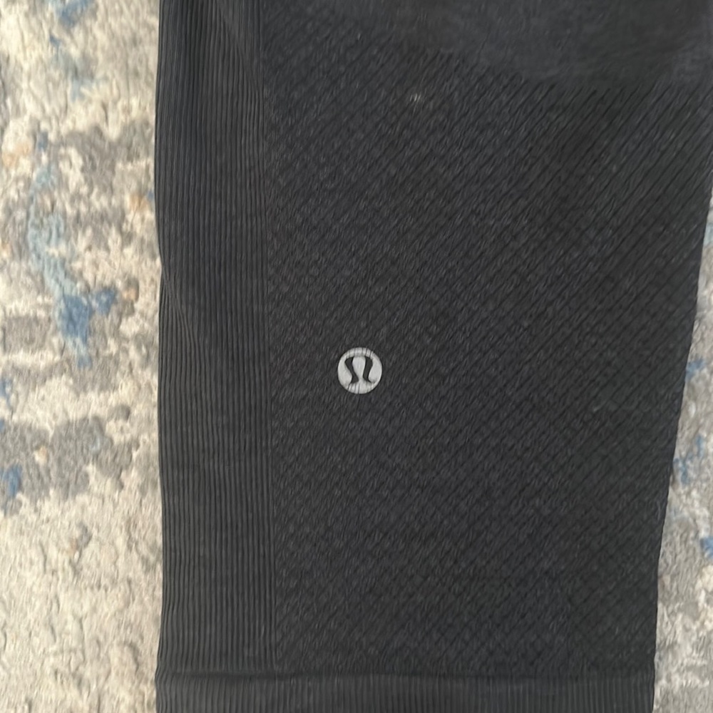 Lululemon black leggings - Picture 3 of 3